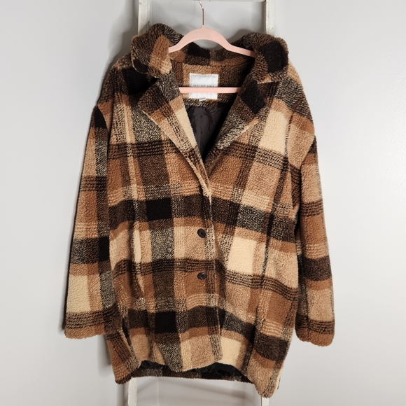 American Eagle Outfitters Jackets & Blazers - American Eagle Coat womens large oversized faux sherpa brown plaid button down